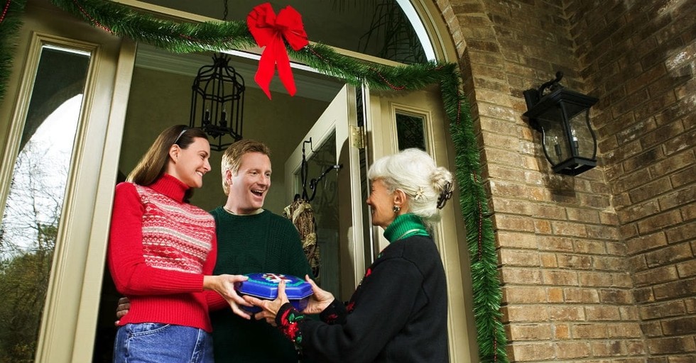 10 Ways To Love Your Neighbor This Christmas 